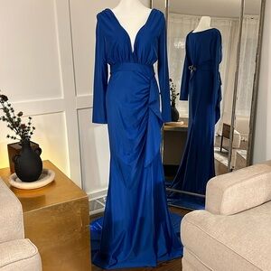 Miss Ord V-neck Evening gown size L